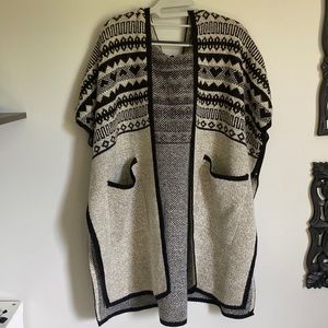 Katsumi Womens Poncho Open Front Pockets Hearts Oversized Hooded SZ Small Tan/Bk